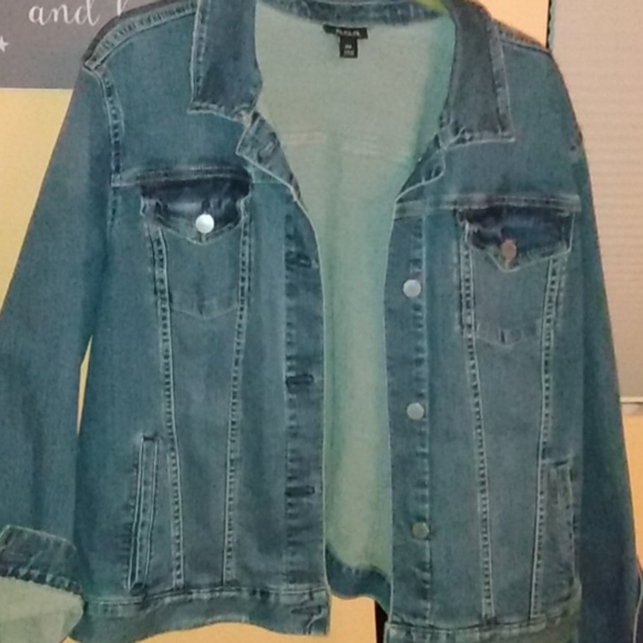 Jean Jacket - Picture 2 of 4